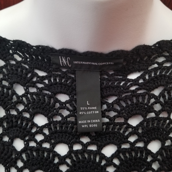 Medium length vest with front closure - Picture 2 of 3